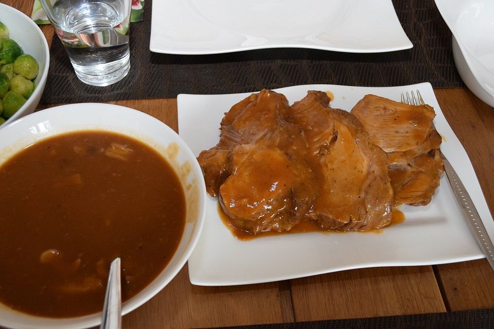 Schweinebraten mit Maronensauce