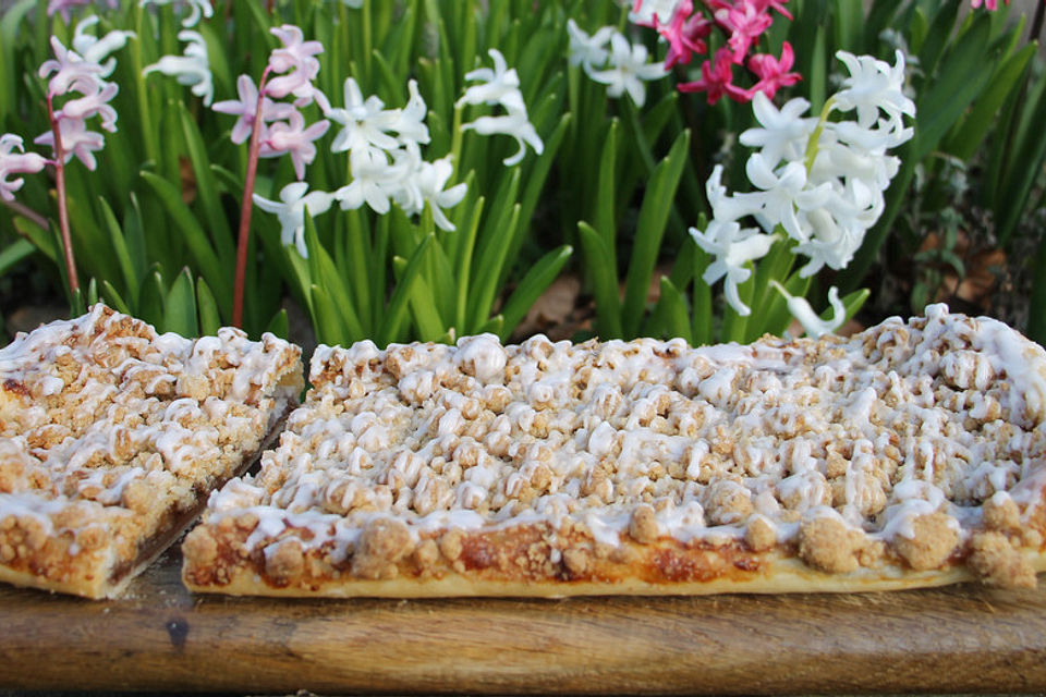 Blätterteig-Streuselkuchen