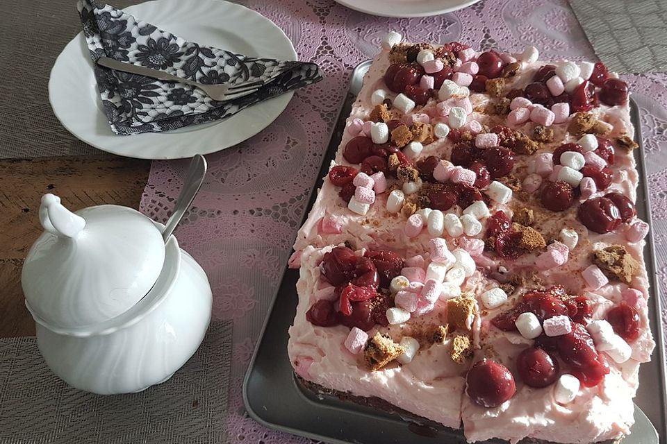 Rosa Marshmallowtorte