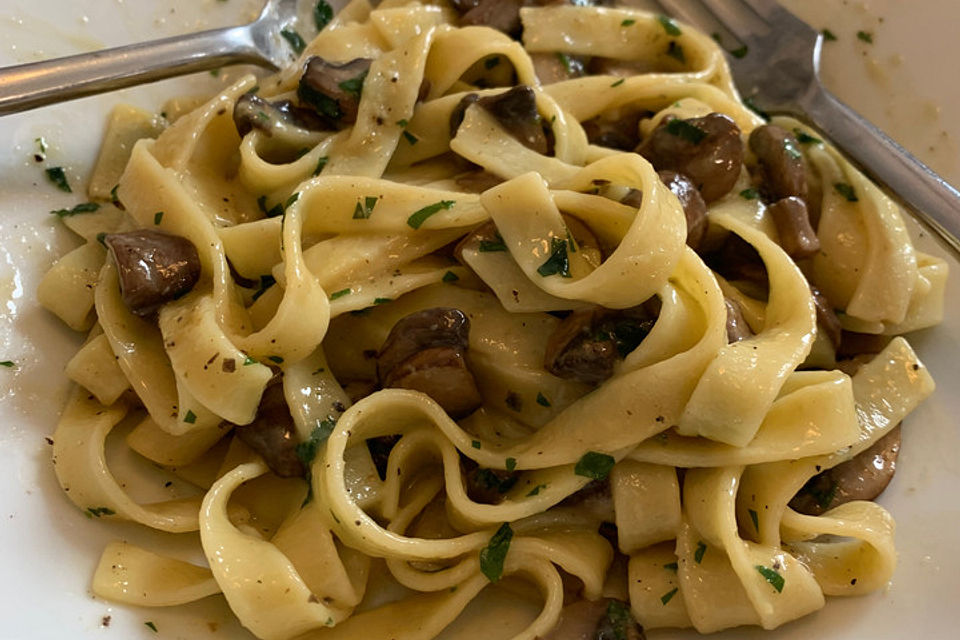 Pasta mit Champignon-Carbonara