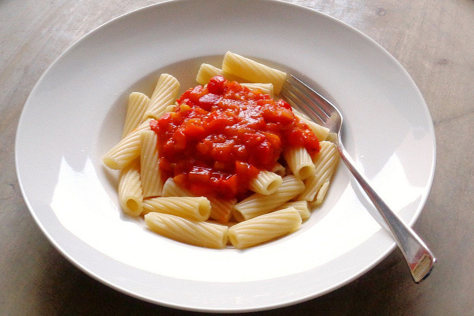 Nudeln mit Paprikasoße