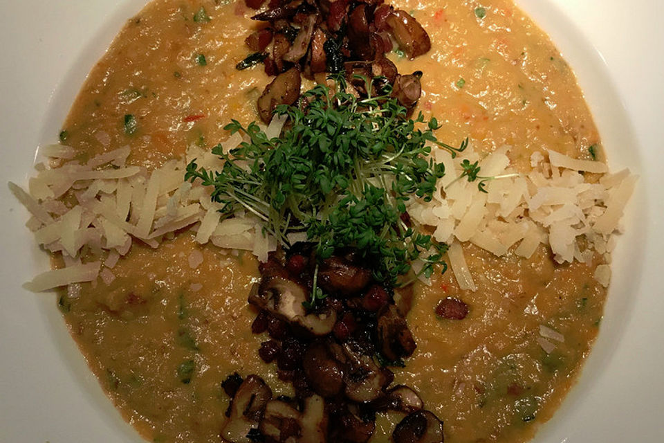 Gemüse-Kartoffelsuppe mit Pilzen