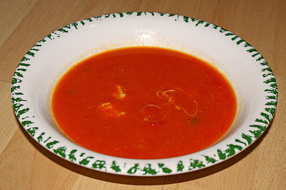 Tomatensuppe mit Mozzarella