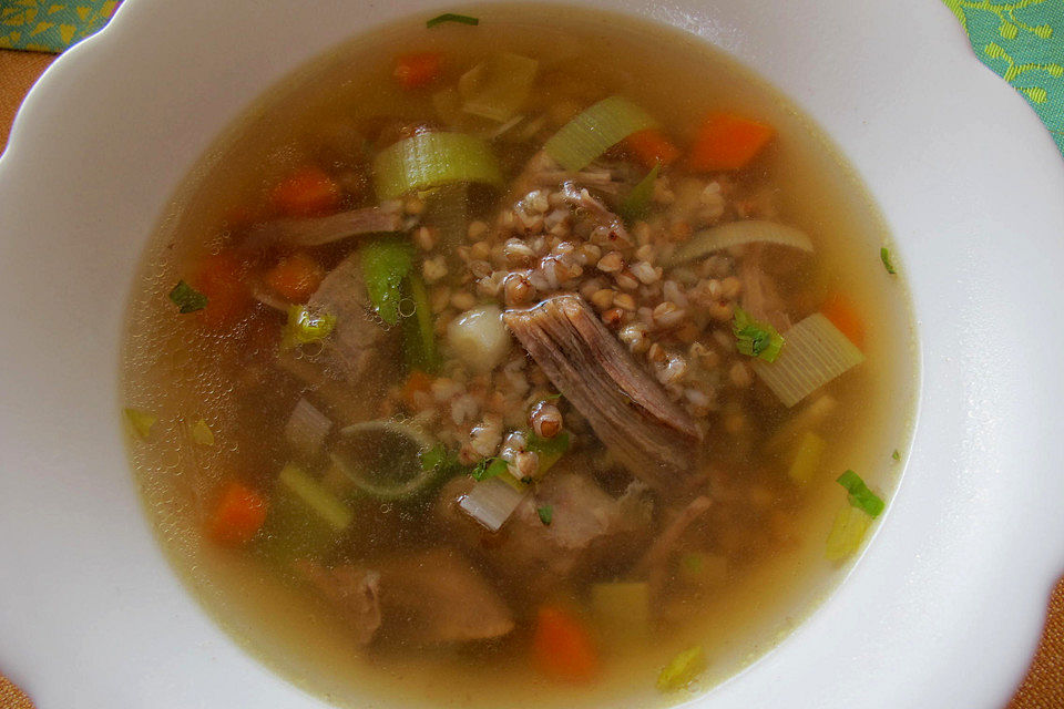 Rindfleischsuppe mit Buchweizeneinlage