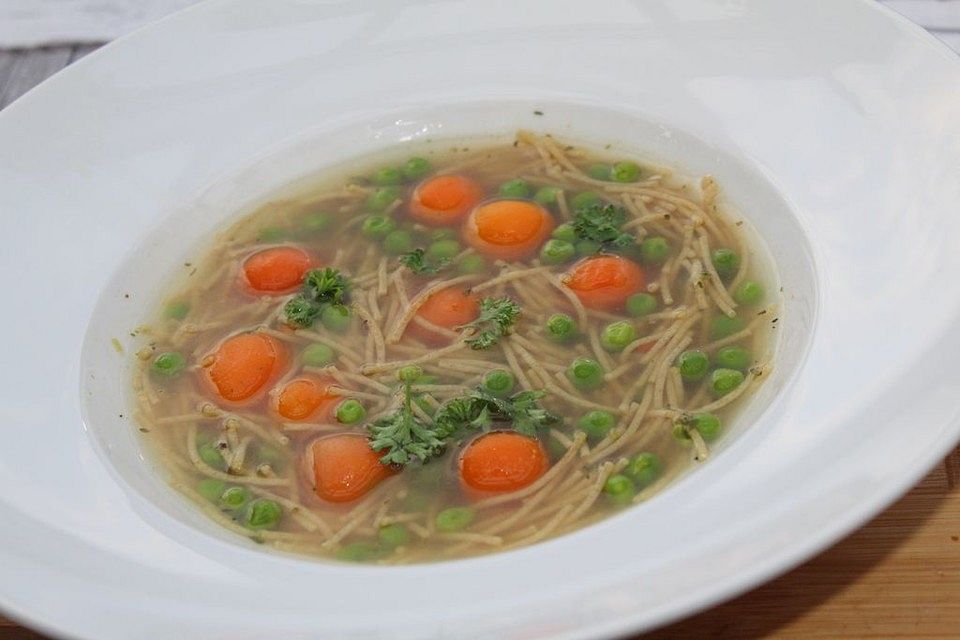 Schnelle, leichte Frühlingssuppe