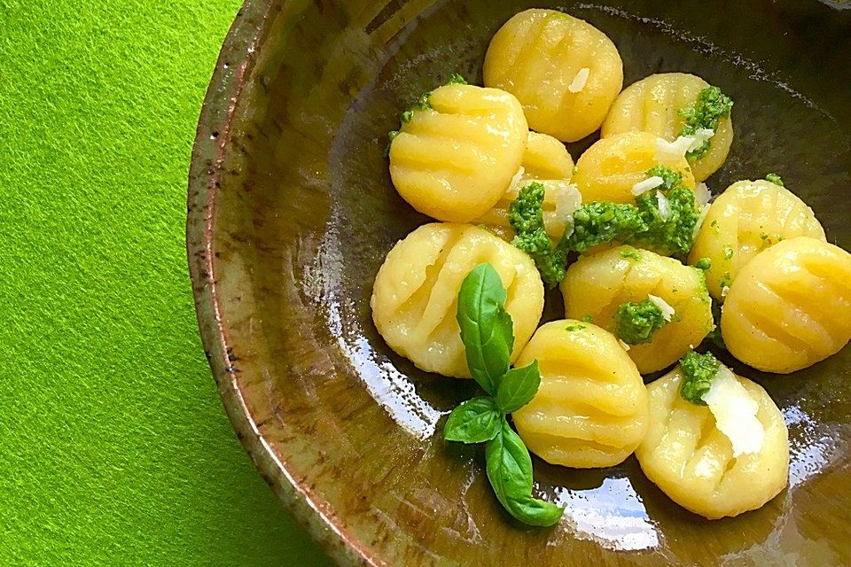 Gnocchi mit grünem Pesto