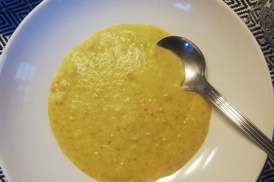 Brokkolisuppe mit Kokosmilch