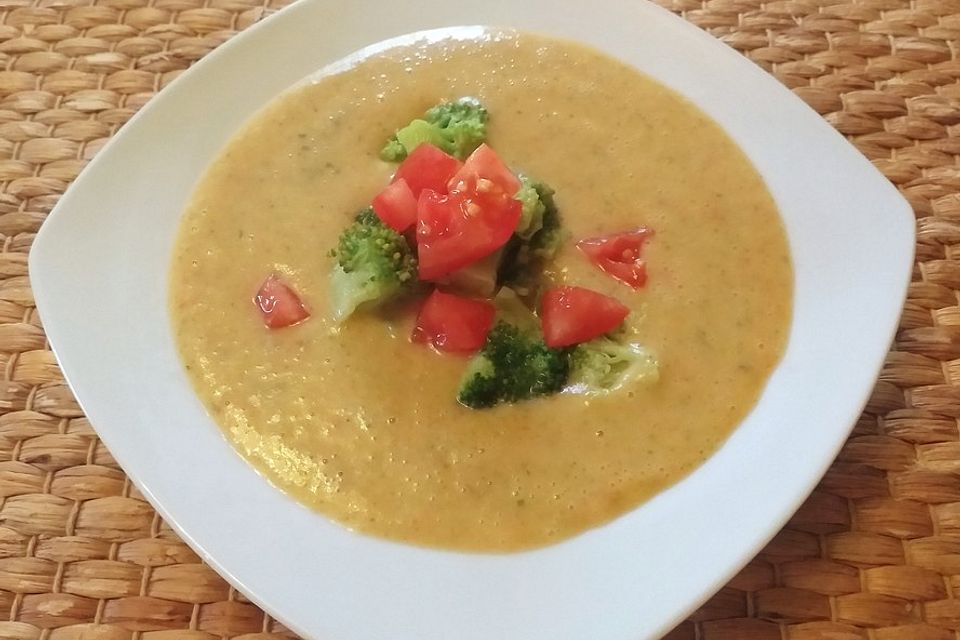 Brokkolisuppe mit Kokosmilch