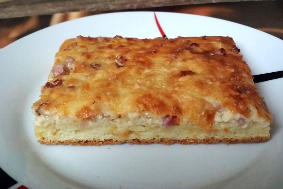 Speckkuchen mit Quarkölteig