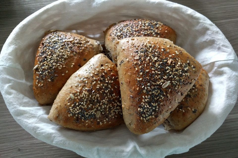 Mehrkornbrötchen mit Vollkornschrot