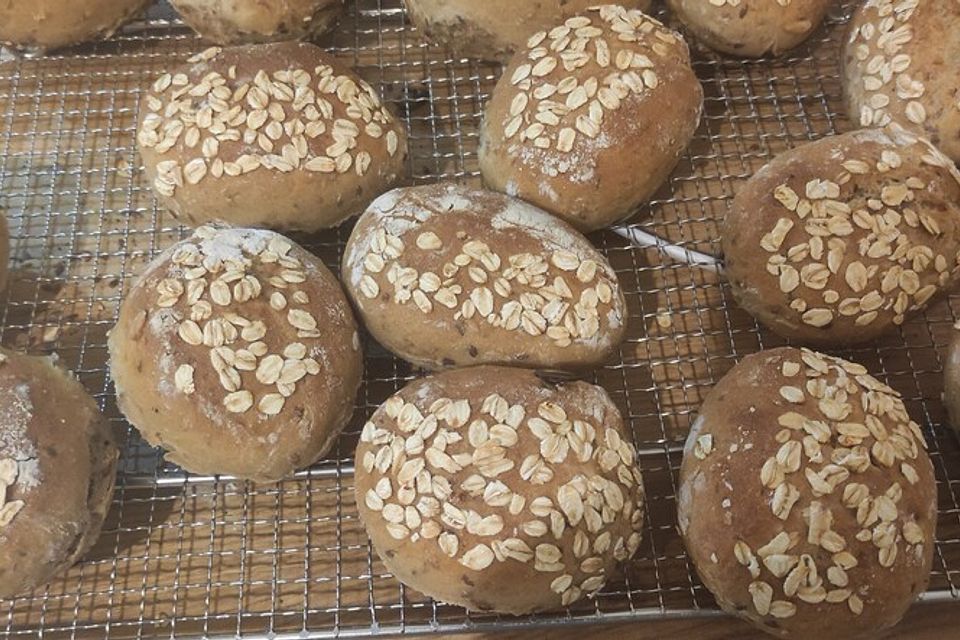 Mehrkornbrötchen mit Vollkornschrot