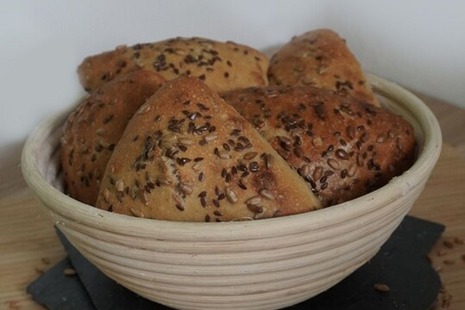 Mehrkornbrötchen mit Vollkornschrot