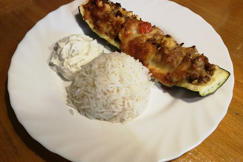 Gefüllte Zucchini mit Hack