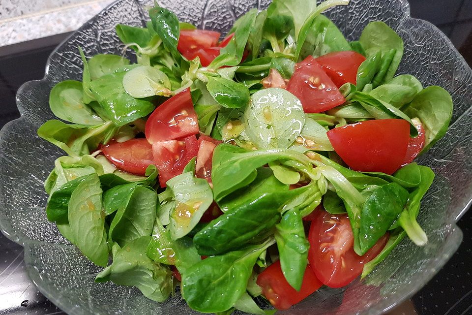 Feldsalat mit Tomaten