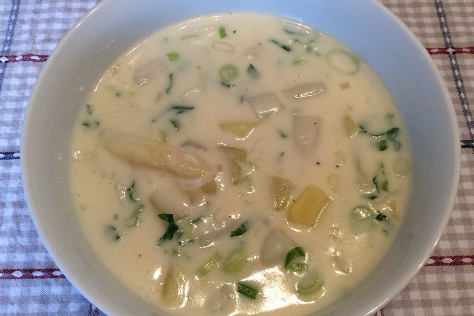 Spargel-Kartoffel-Frühlingszwiebel-Cremesuppe