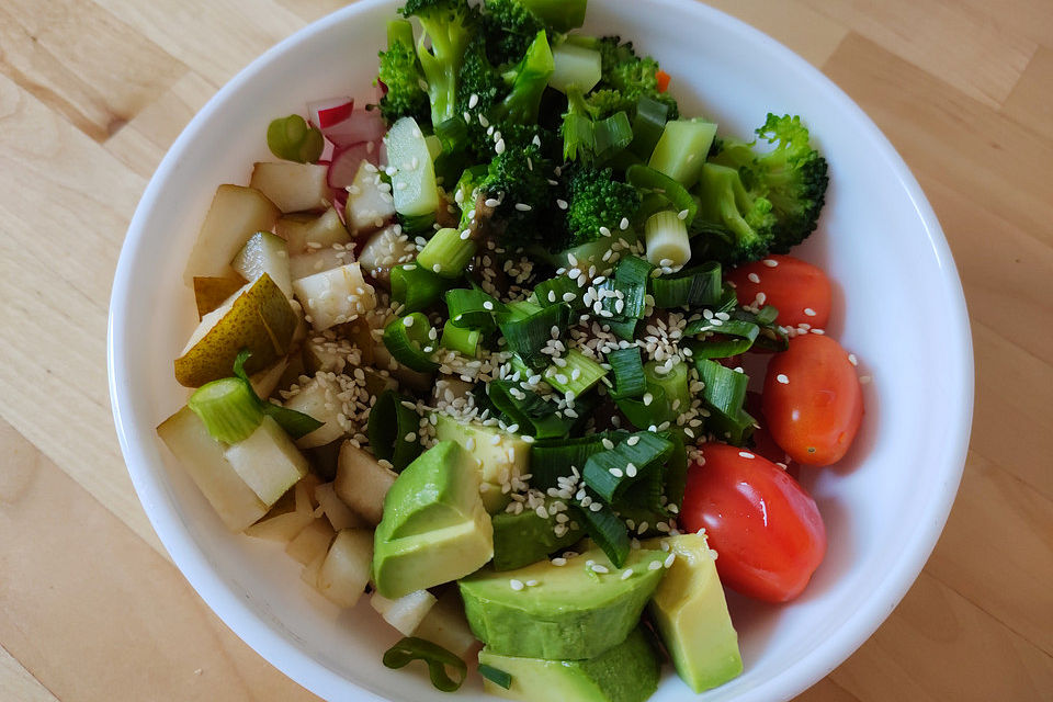 Quinoa Bowl mit Tahindressing