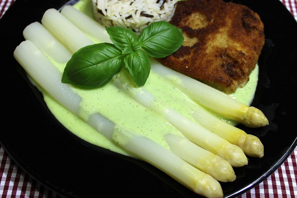 Spargel mit Basilikumsauce