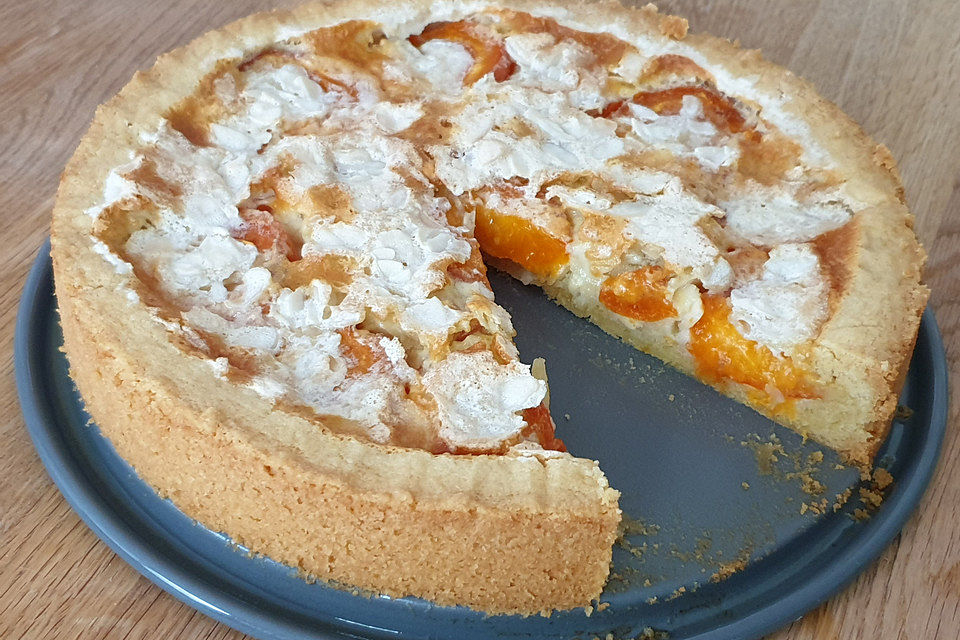 Aprikosenkuchen mit Mandelguss