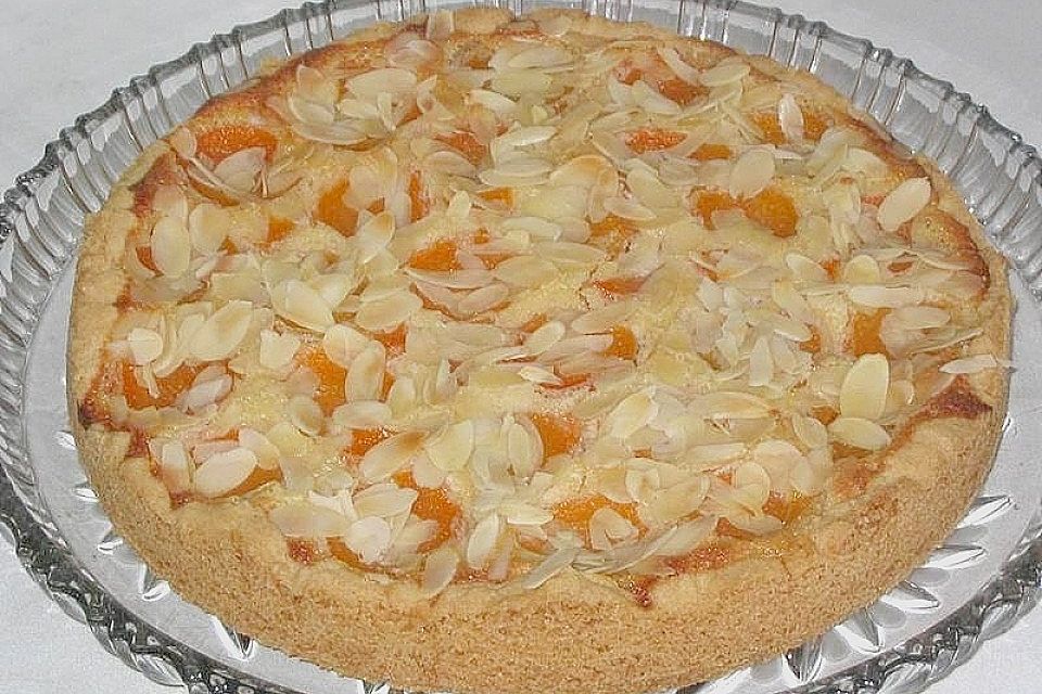 Aprikosenkuchen mit Mandelguss