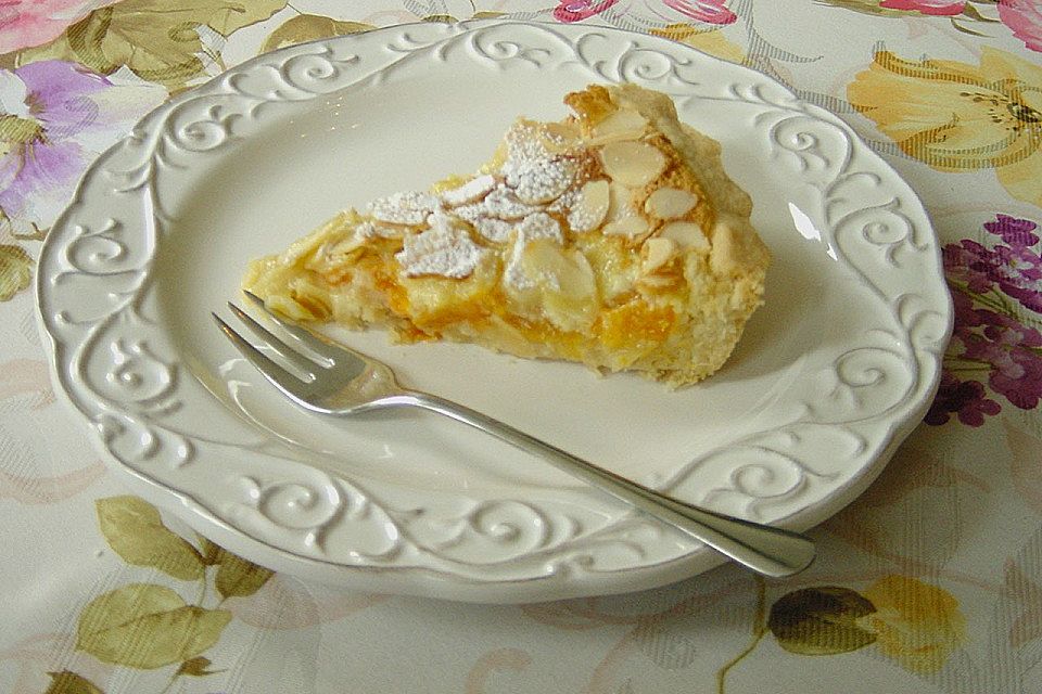 Aprikosenkuchen mit Mandelguss