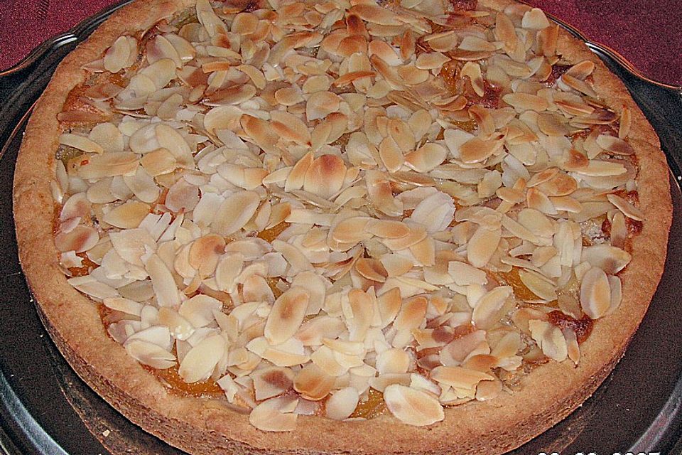 Aprikosenkuchen mit Mandelguss