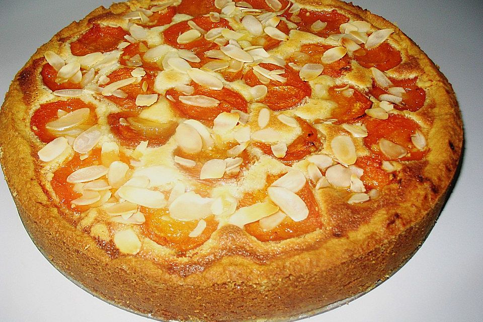 Aprikosenkuchen mit Mandelguss