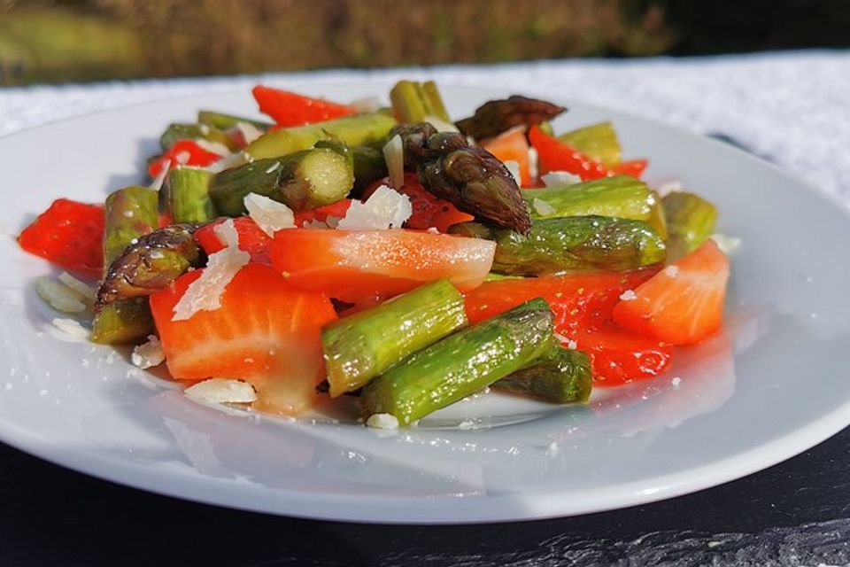 Spargel-Erdbeer-Salat