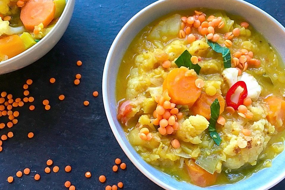 Indisches Linsencurry mit Blumenkohl