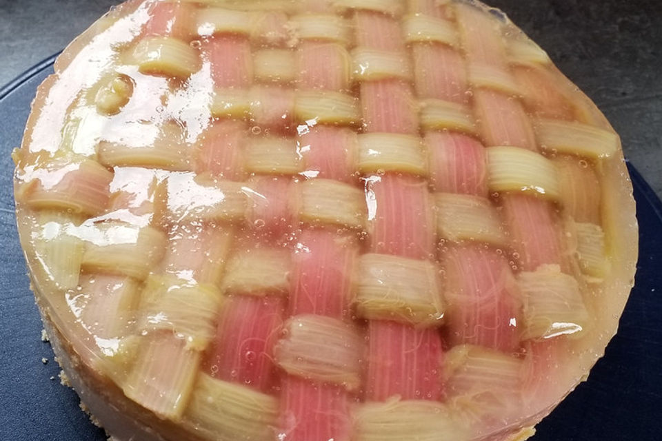 Rhabarber-Käse-Sahne-Torte