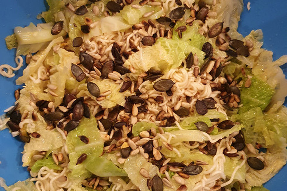 Wirsingsalat mit Chinanudeln