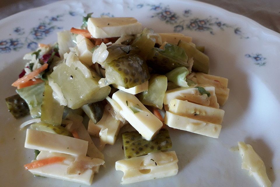 Käse-Gurken-Salat