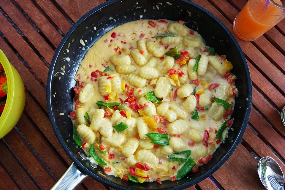 Sommerliche vegetarische Gnocchi-Pfanne