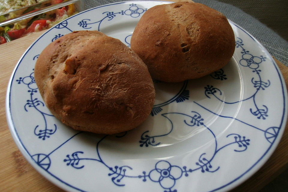 Schwedische Milchbrötchen mit Walnüssen