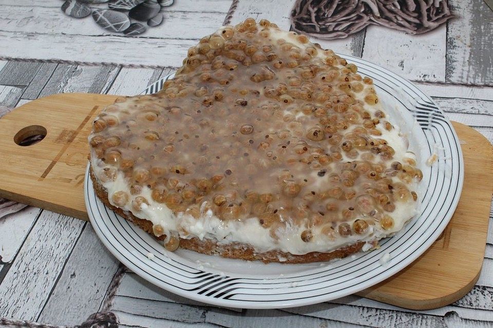 Weiße Johannisbeere-Joghurt-Biskuittorte