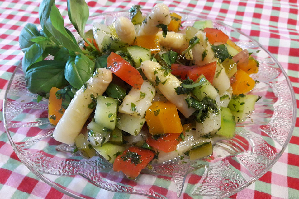 Spargelsalat mit Kräuterdressing