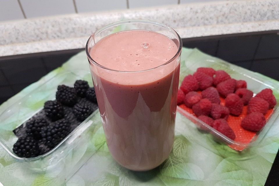 Aprikosen-Beeren-Smoothie