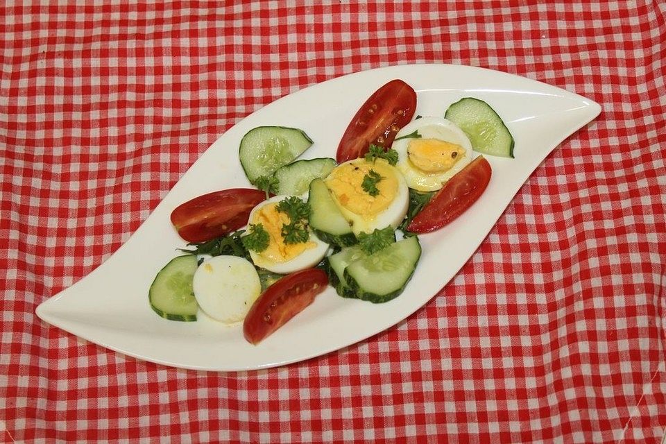 Gemischter Salat mit Wachteleiern