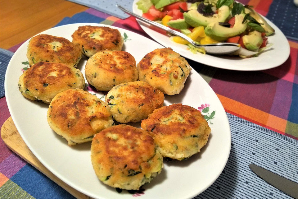 Zucchini-Bratlinge mit Ricotta