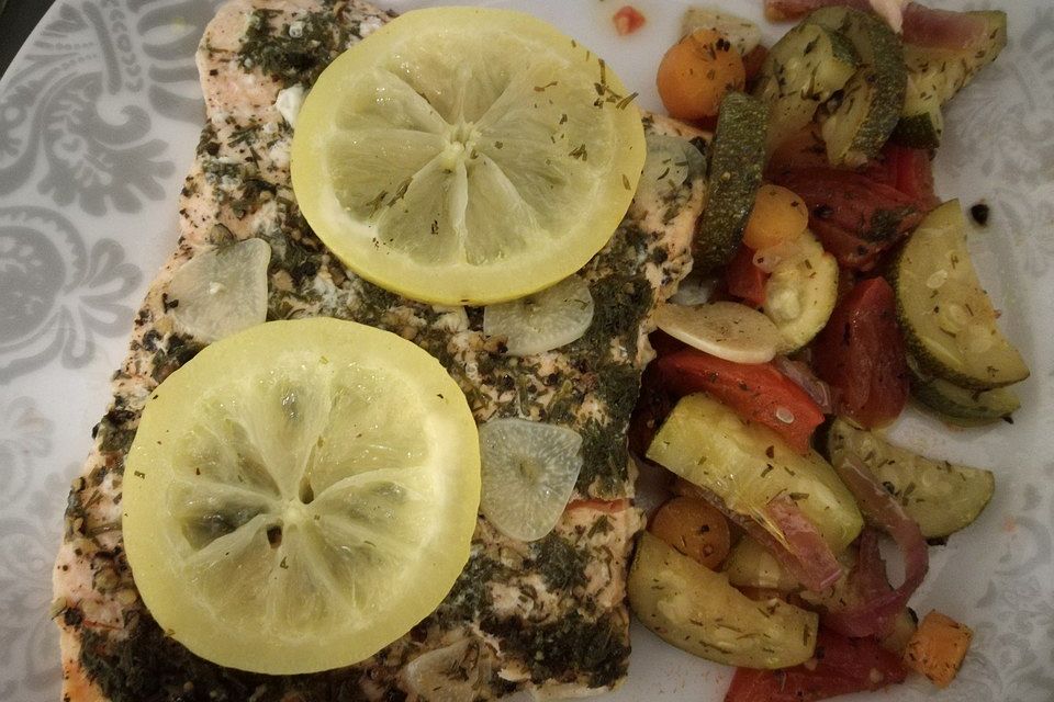 Lachs mit frischem Gemüsemix