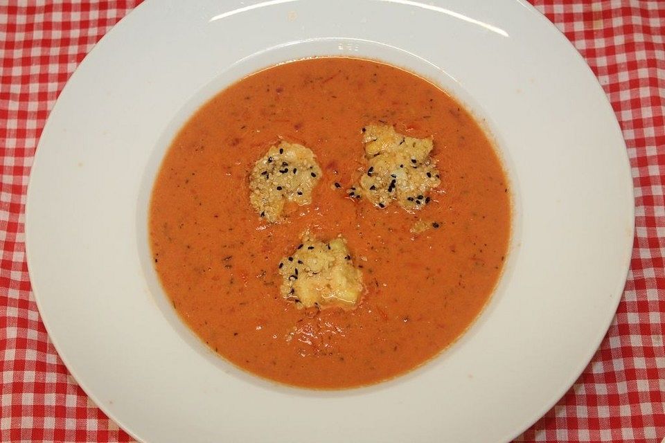 Tomatensuppe mit Sesam-Kartoffelbällchen