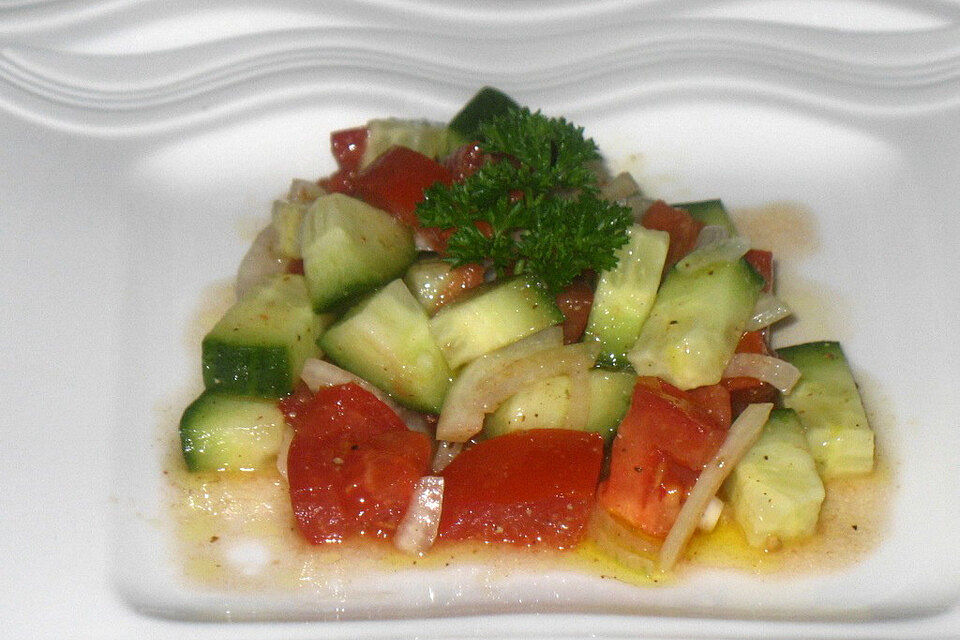 Arabischer Tomaten-Gurkensalat