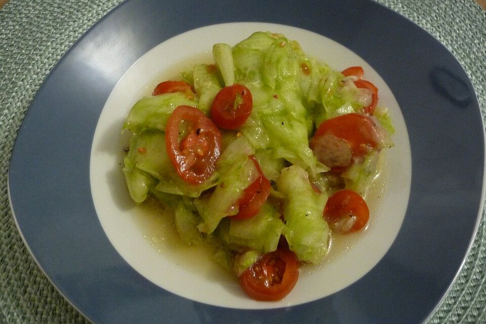 Arabischer Tomaten-Gurkensalat