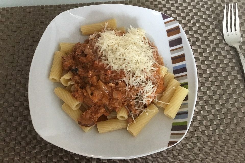 Hackfleisch-Champignon-Tomatensoße