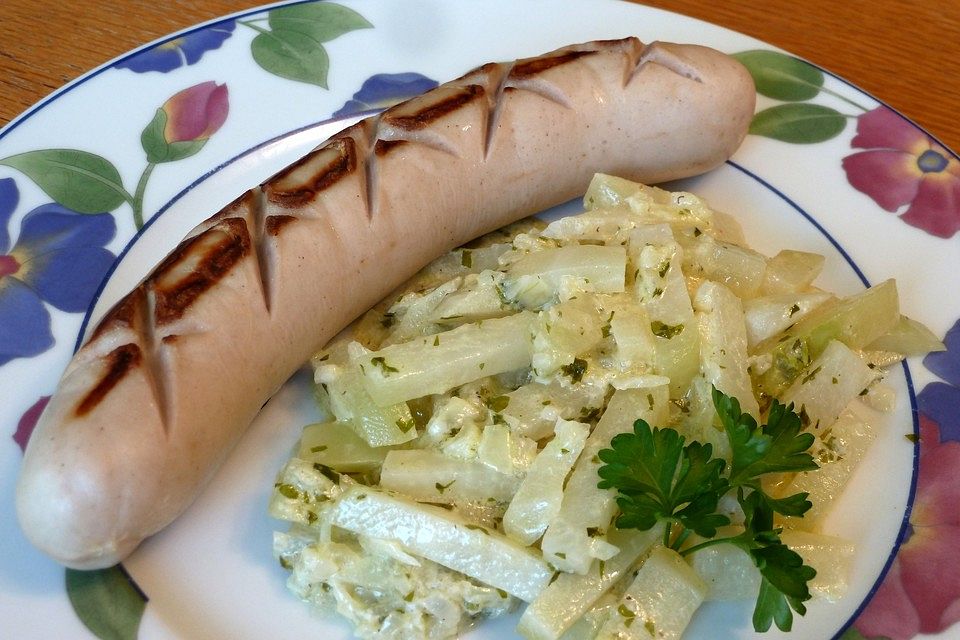 Schnelle Rahmkohlrabi mit Kalbsbratwurst