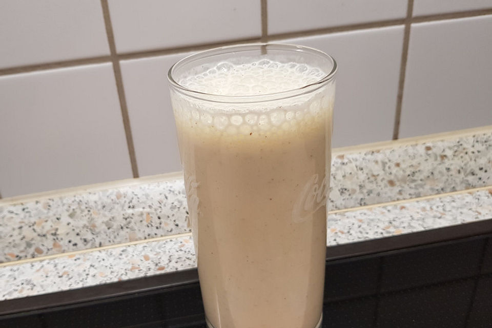 Bananen-Apfel-Mandel-Smoothie