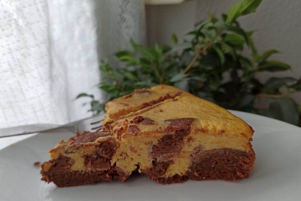 Kürbis-Käsekuchen mit Brownieteig