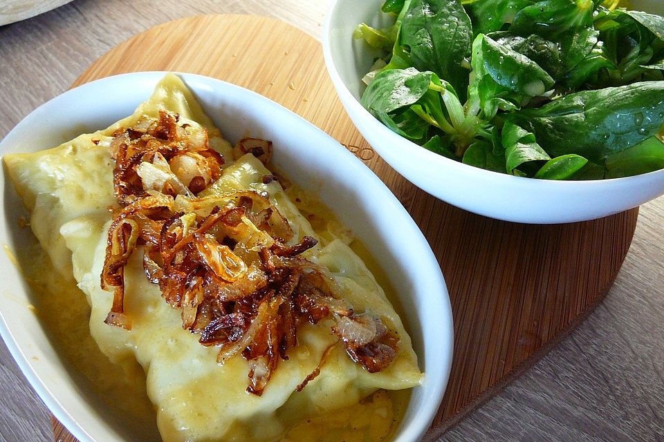 Überbackene Maultaschen mit Röstzwiebeln