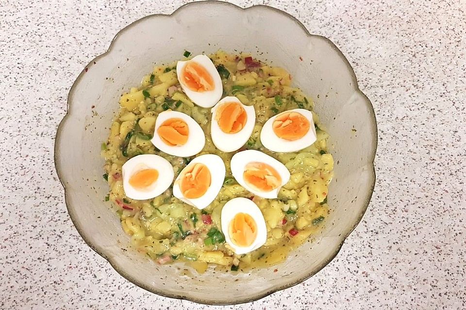 Kartoffelsalat mit frischer Gurke