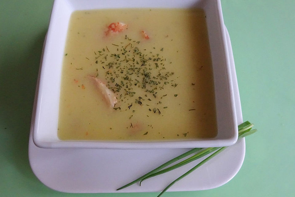 Kartoffelcremesuppe mit gebratenen Hähnchenfiletstücken