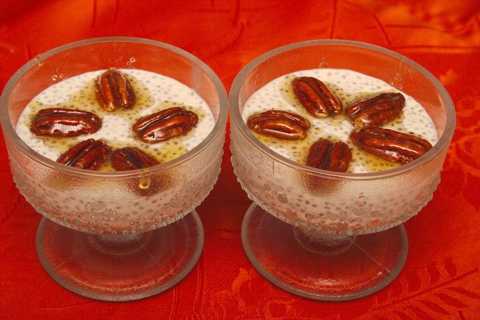 Chiapudding mit Honignüssen